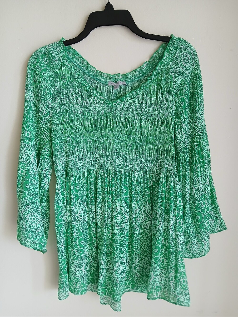 Floral & Ivy Green Smocked Stretch Top Size Medium